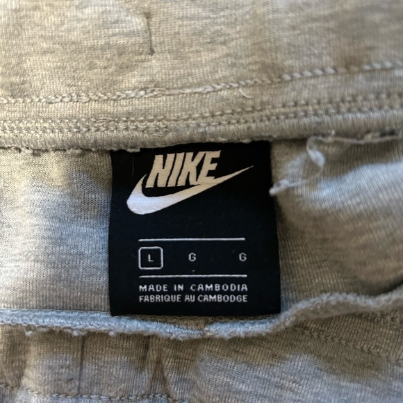 Nike Tech Sweatpants - Picture 3 of 3